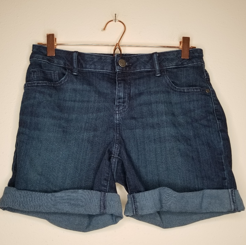 Simply vera wang dark shorts, rolled hems (b)